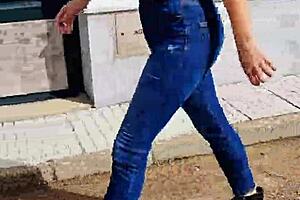 Sexiest braless walk on the street ever.