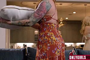 River Lynn and Sophia Locke explore lesbian interests