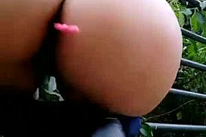 Sexy Colombian Amateur Gets Anal in the Park