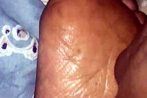 Girlfriend Gives Amazing Footjob!